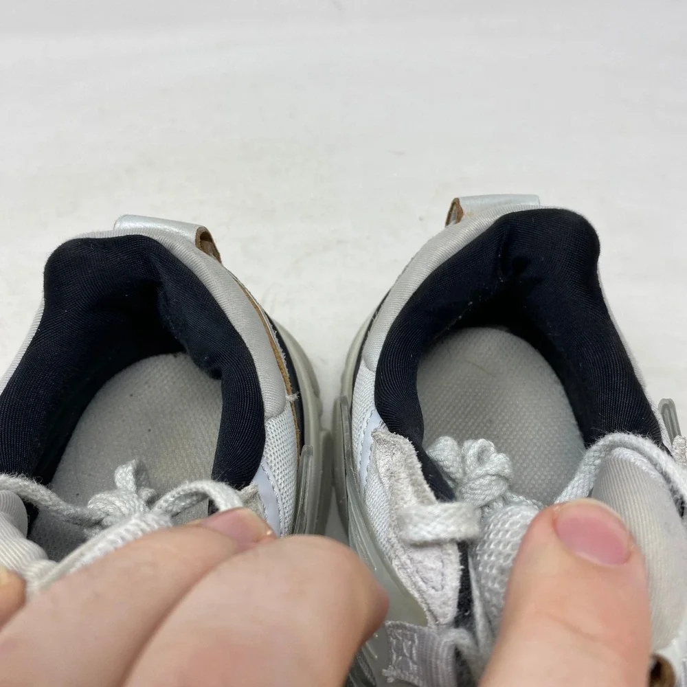 Nike V2K Run Summit‎ White Metallic Silver Womens 9.5 FN6703-002 Retro Sneakers